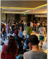 大批有預定的游客在<em>新加坡</em>五星級<em>酒店</em>排隊七個小時，卻仍沒空房可入住