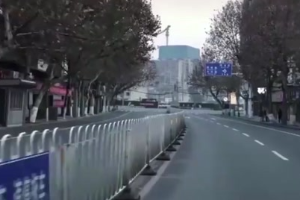 不顧數(shù)十萬(wàn)的虧損，飯店老板堅(jiān)持為醫(yī)護(hù)送<em>愛(ài)心</em>餐