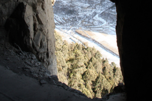 <em>中國(guó)</em><em>七大</em><em>掛</em><em>壁</em><em>公路</em>—穽底<em>掛</em><em>壁</em><em>公路</em>