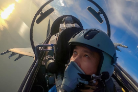 空中乘務(wù)專(zhuān)業(yè)《民航法律法規(guī)——從“空中拼刺刀”到“讓我們?cè)贫讼嘁?jiàn)”，中國(guó)空軍從來(lái)無(wú)畏挑戰(zhàn)！》課程思政案例