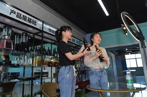 直播機(jī)構(gòu)戰(zhàn)果豐碩，主播展現(xiàn)超強(qiáng)帶貨實(shí)力