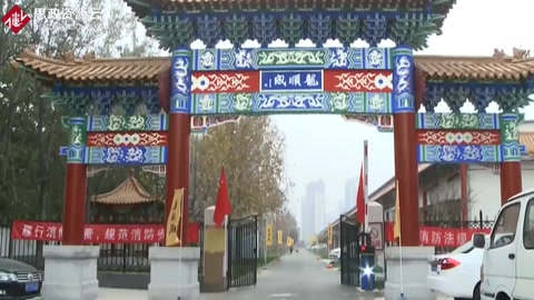 龍順成“體驗(yàn)?zāi)竟な肿?感受匠心傳承”