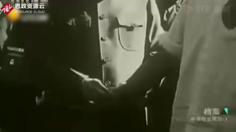 <em>周總理</em>出訪非洲各國，對服務(wù)員<em>的</em>態(tài)度令人敬服，盡顯大國風(fēng)范