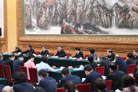 <em>習(xí)近平</em>主持召開學(xué)校思想政治理論課教師座談會(huì)
