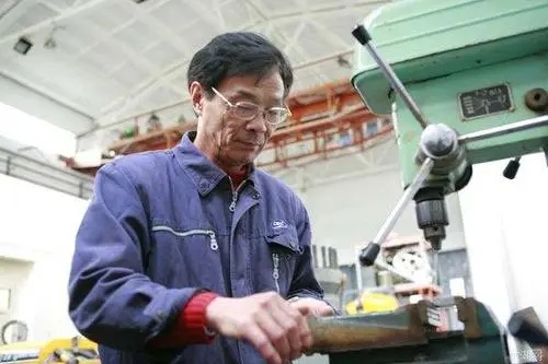 <em>顧</em><em>秋</em><em>亮</em>“<em>蛟龍</em>號(hào)”首席裝配鉗工技師