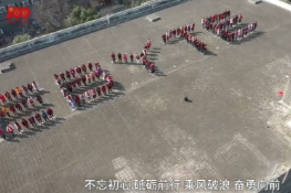 每個平凡的崗位都應(yīng)努力<em>綻放</em>出萬丈光芒—愛國、敬業(yè)、誠信、友善
