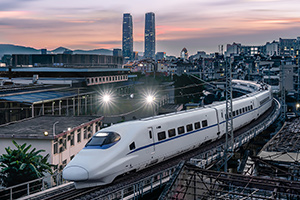 英國兩列<em>火車</em>迎面相撞，<em>火車</em><em>司機</em><em>的</em>過失，是導致事故<em>的</em>直接原因