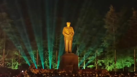 萬名民眾自發(fā)赴韶山，<em>紀念</em>毛澤東<em>誕辰</em>127周年
