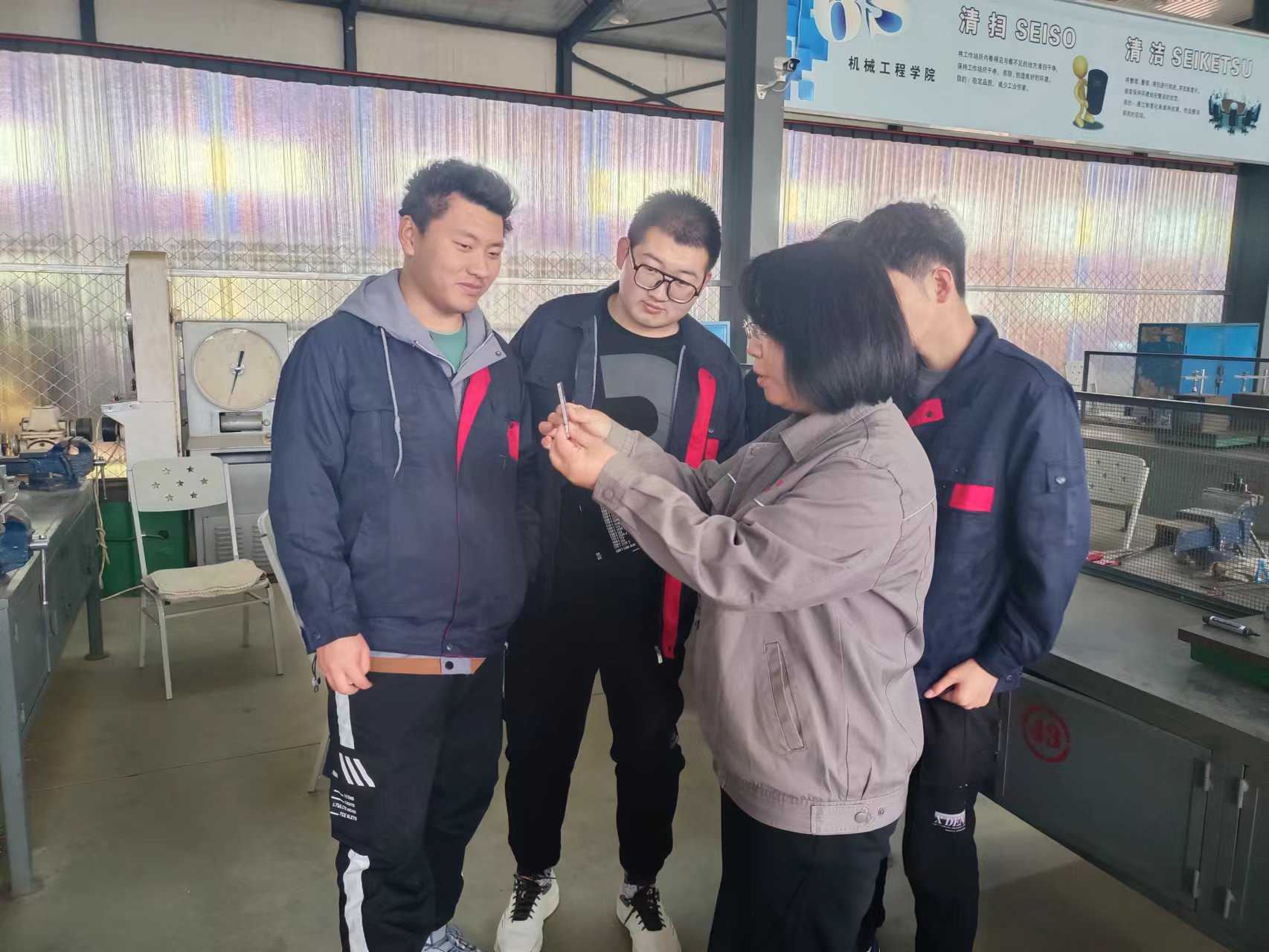 數(shù)控技術(shù)<em>專業(yè)</em>：《鉗工<em>實(shí)</em><em>訓(xùn)</em>——銼削與鋸削》<em>課程</em><em>思</em><em>政</em><em>案例</em>