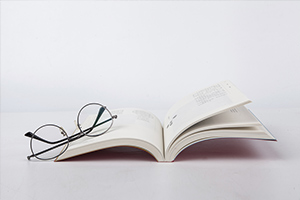 秘書學<em>專業</em>：《秘書學<em>概論</em>》<em>課程</em>觸入<em>課程</em><em>思</em><em>政</em>路往研究